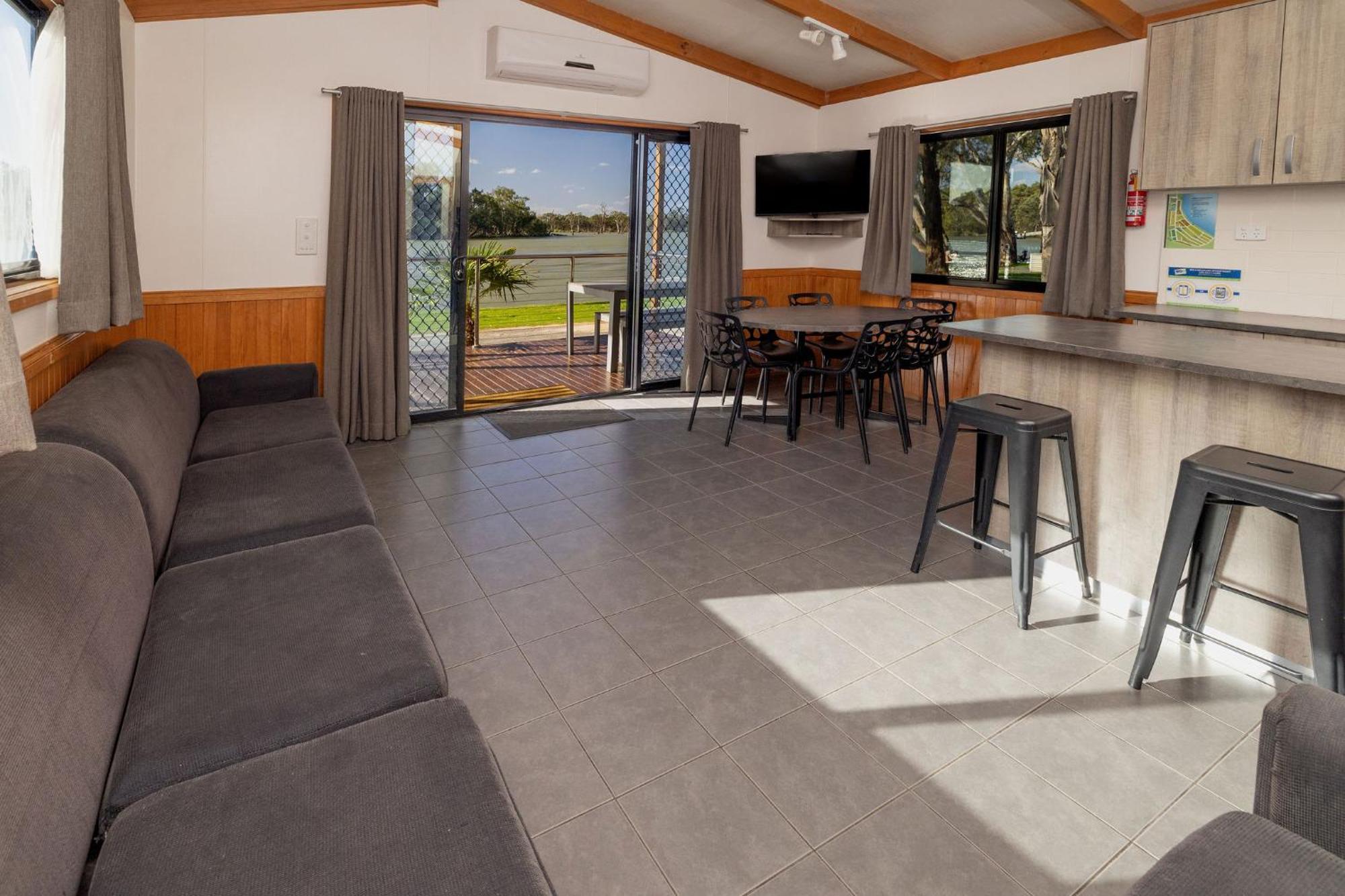 Big4 Renmark Riverfront Holiday Park Bagian luar foto
