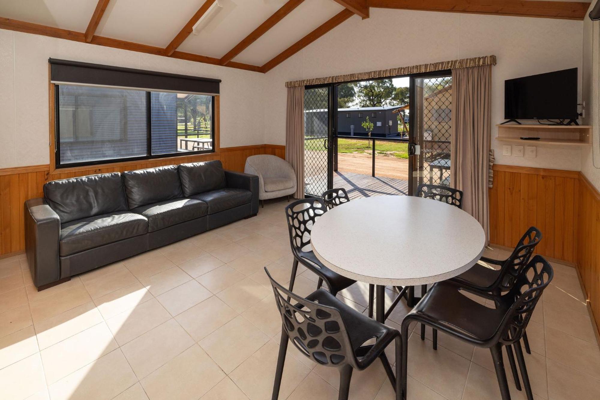 Big4 Renmark Riverfront Holiday Park Bagian luar foto