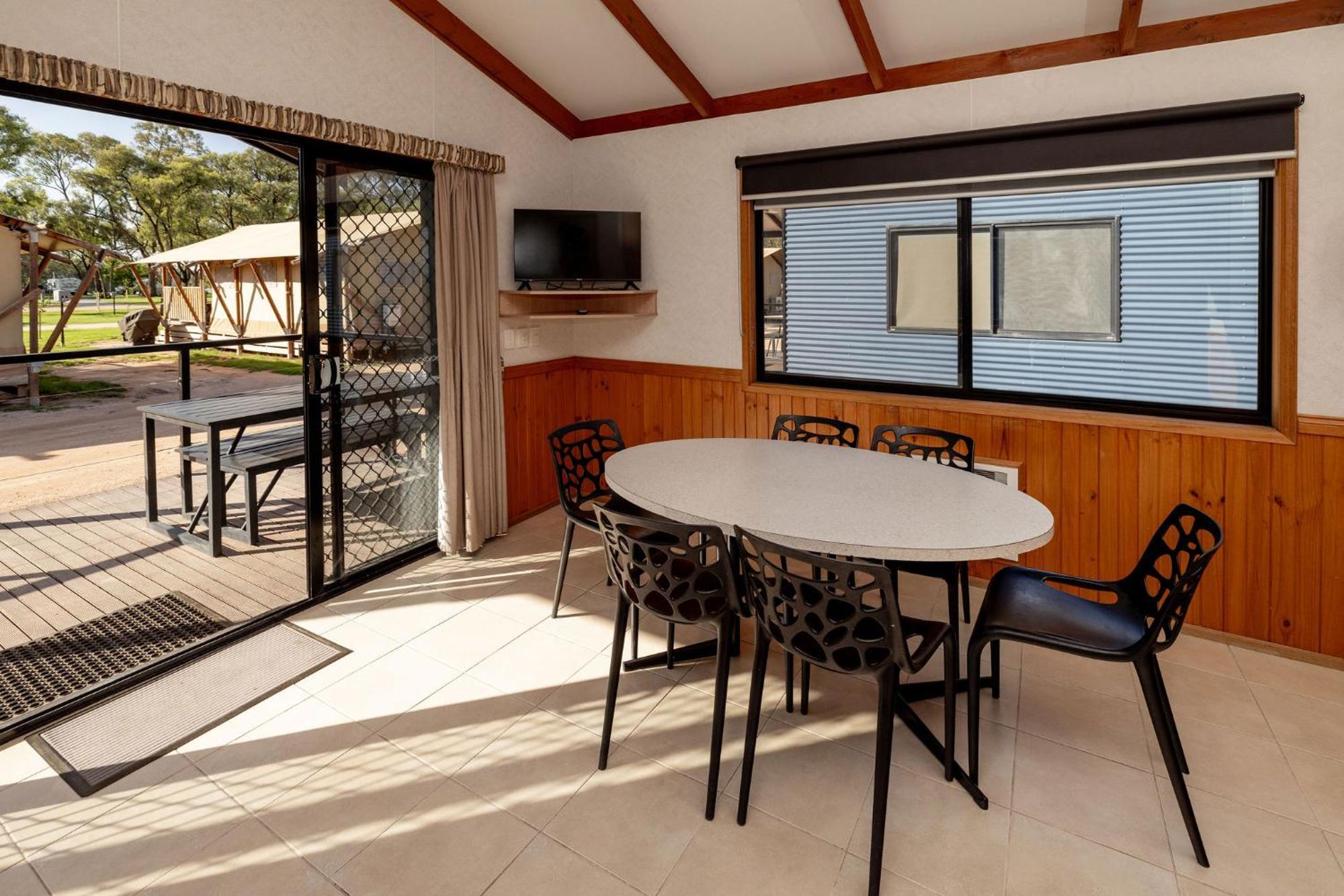 Big4 Renmark Riverfront Holiday Park Bagian luar foto