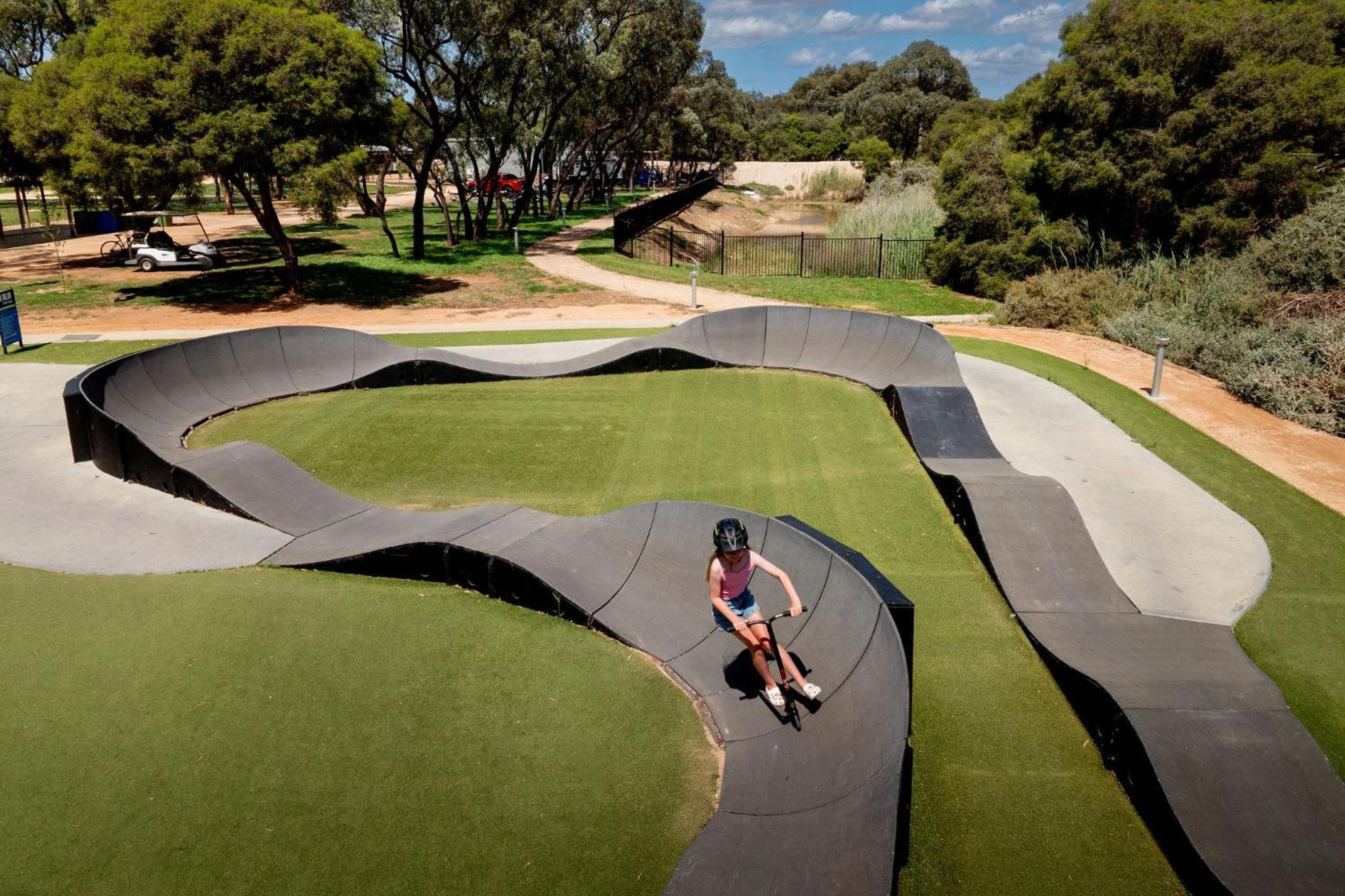 Big4 Renmark Riverfront Holiday Park Bagian luar foto