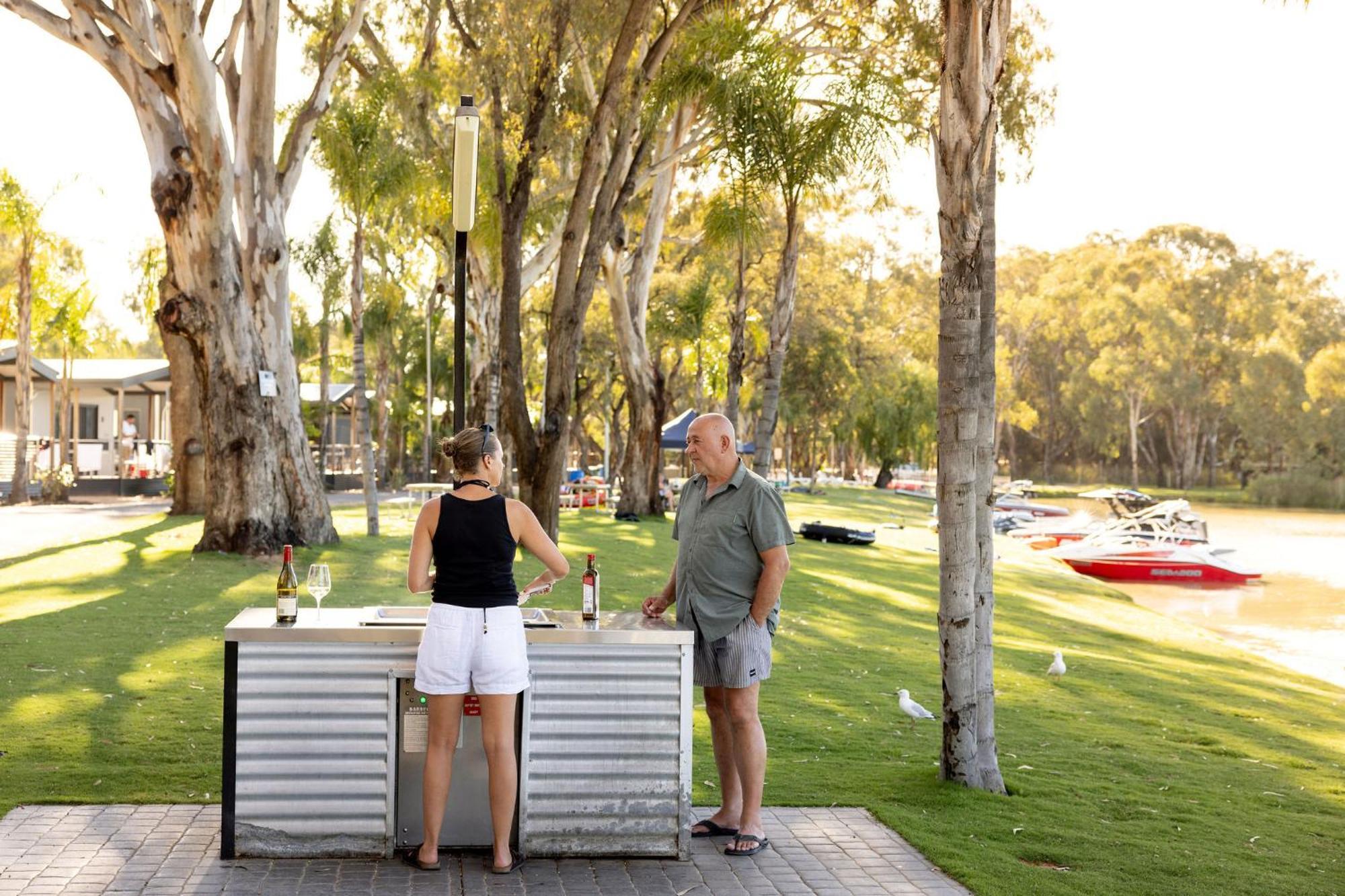 Big4 Renmark Riverfront Holiday Park Bagian luar foto