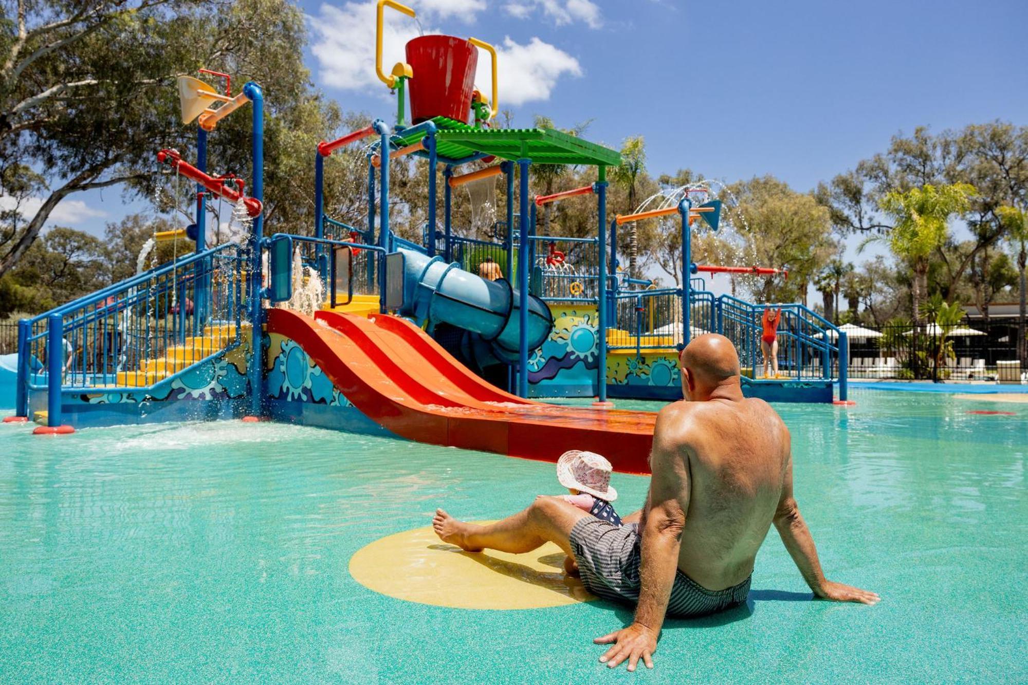 Big4 Renmark Riverfront Holiday Park Bagian luar foto